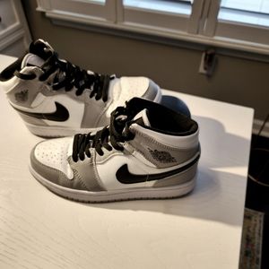 Grey/black/white Nike Air Jordan retro